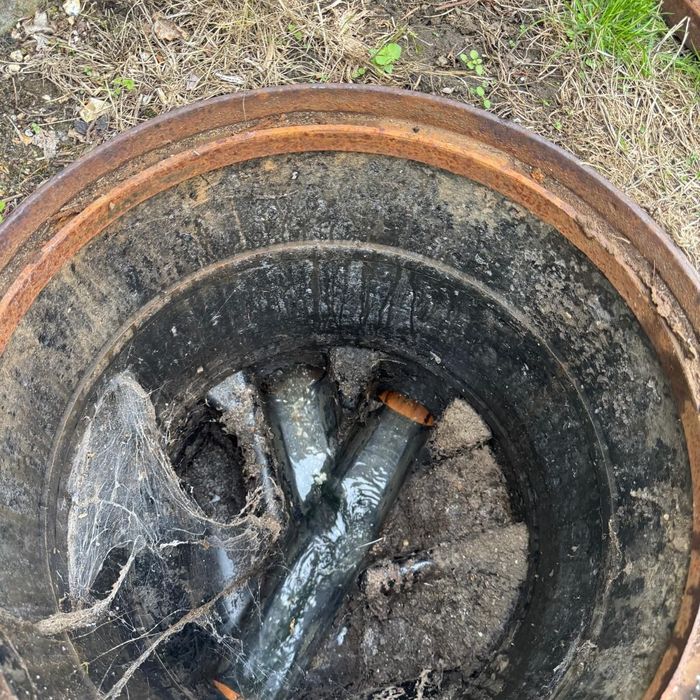 Open drainage chamber during a job